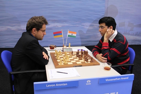 Tata2013_A_R4_Aronian_Anand_1_550[1]