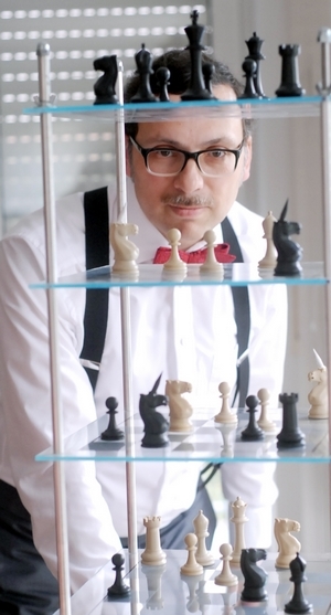 Strategic-Thinking-Milon-Gupta-Raumschach-3-300x557